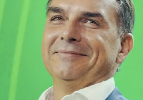 Flávio Bolsonaro diz que eleição será “luta do bem contra o mal” em convenção do PL