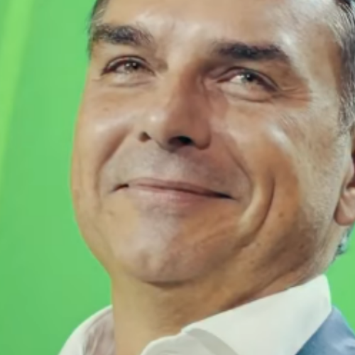 Flávio Bolsonaro diz que eleição será “luta do bem contra o mal” em convenção do PL