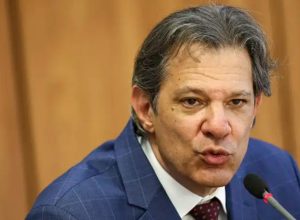 Haddad busca apoio de senadores para PEC de corte de gastos