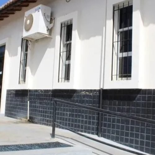 Homem é preso por violência doméstica após agredir a mãe e brigar com irmão em Guanambi