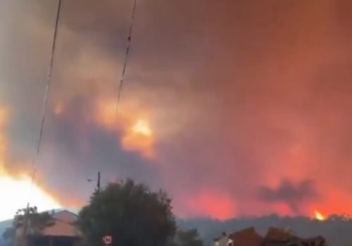 Incêndios na Europa avançam e isolam 270 mil em França e Espanha