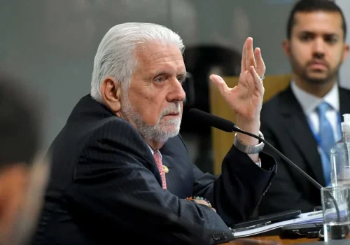 Jaques Wagner critica proposta de ACM Neto para saúde e