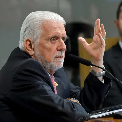 Jaques Wagner critica proposta de ACM Neto para saúde e