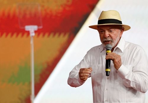 Lula diz que Brasil vai voltar a emplacar 3 milhões de carros em 2026