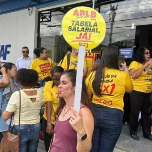 Professores da rede municipal de Feira de Santana iniciam paralisação de 48 horas