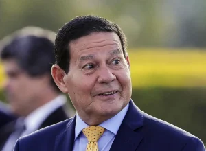 Veja o que Mourão dizia sobre um possível golpe de Bolsonaro | A TARDE