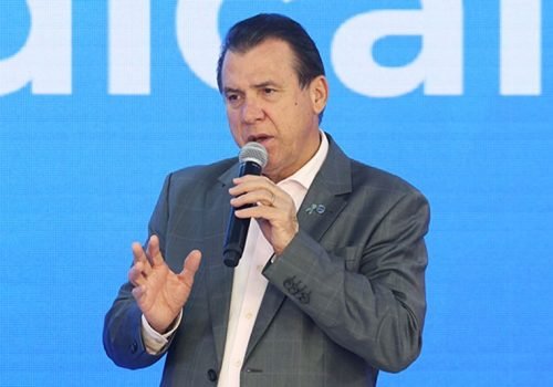 Votação do fim da escala 6x1 deve ficar para depois das eleições, admite ministro do Trabalho