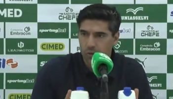 Abel Ferreira questiona uso de microfones e critica arbitragem após empate do Palmeiras
