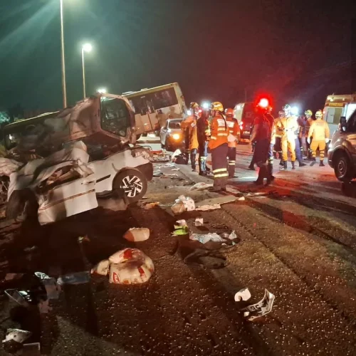 Acidente entre carro e ônibus na Br-080 deixa dois mortos em Brazlândia