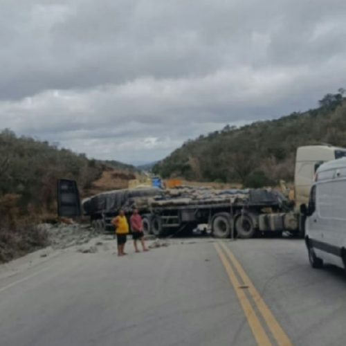 Acidente grave na Br-116 em Jaguaquara resulta em morte e bloqueio total da via