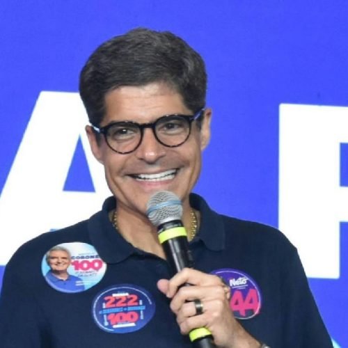 ACM Neto centraliza estratégias de campanha com inauguração de comitê em Salvador