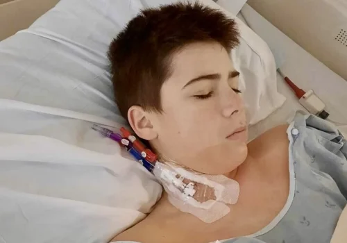 Adolescente desenvolve síndrome rara após contato com gado em fazenda