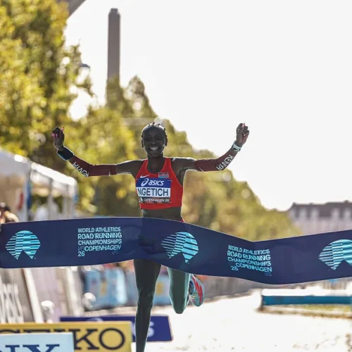 Agnes Ngetich faz história e estabelece novo recorde mundial na meia maratona