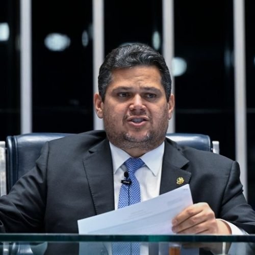 Alcolumbre cita repasses ao filme de Bolsonaro para rebater pressão por impeachment de Moraes