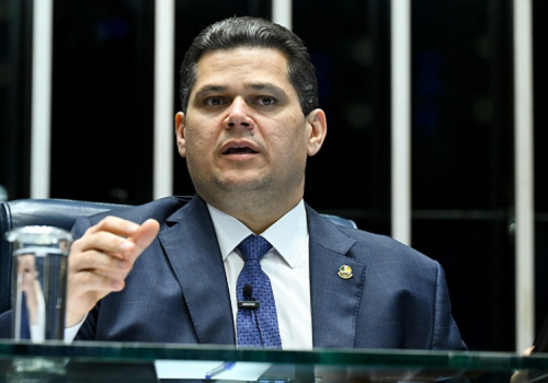 Alcolumbre confirma votos e Senado acelera votação da PEC do fim da escala 6x1