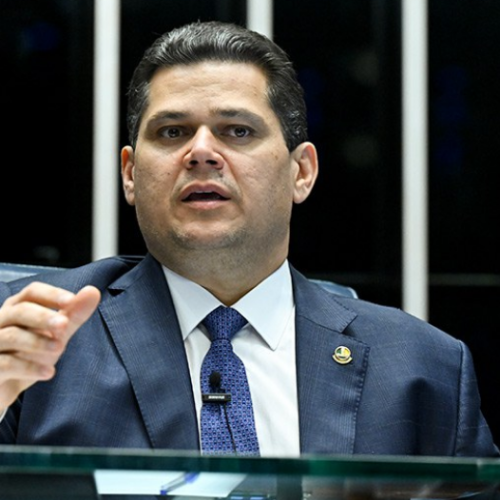 Alcolumbre confirma votos e Senado acelera votação da PEC do fim da escala 6x1
