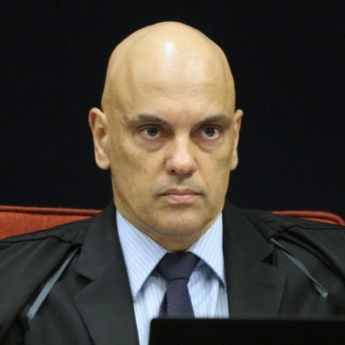 Alexandre de Moraes determina bloqueio milionário e quebra de sigilo de advogado