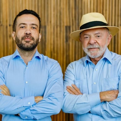 André Janones projeta virada de Flávio Bolsonaro sobre Lula nas pesquisas eleitorais