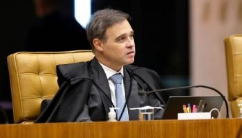 André Mendonça apresenta comprovantes de pagamento após polêmica sobre alfaiataria