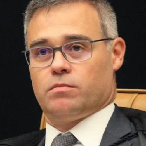 André Mendonça envia relatório sobre mensagens de Moraes ao plenário do STF