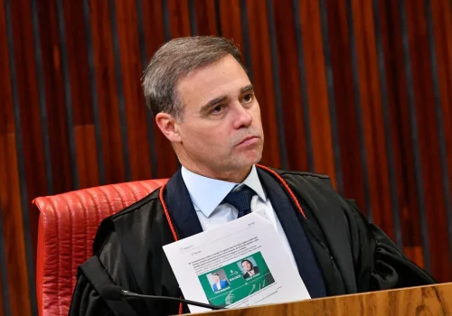 André Mendonça registra salto de 1,3 milhão de seguidores após embate com Moraes
