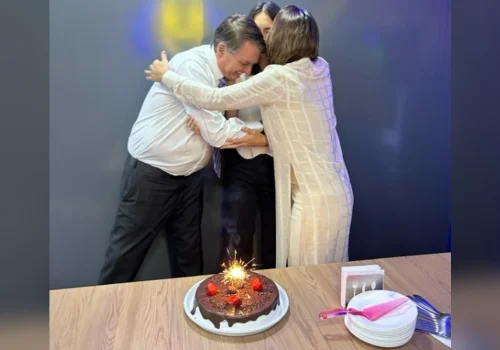 Aniversário de laura reúne família em prisão domiciliar de bolsonaro