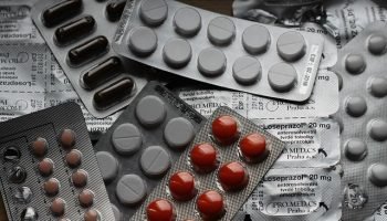 Anvisa suspende testes de terapia celular da Novartis após mortes em estudos globais