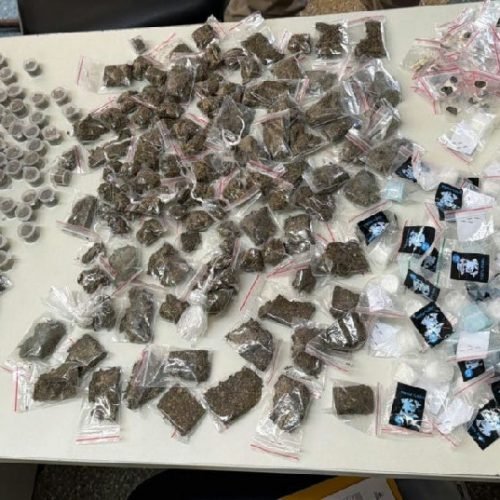 Apreensão de drogas em Pernambués resulta em prisão após perseguição policial