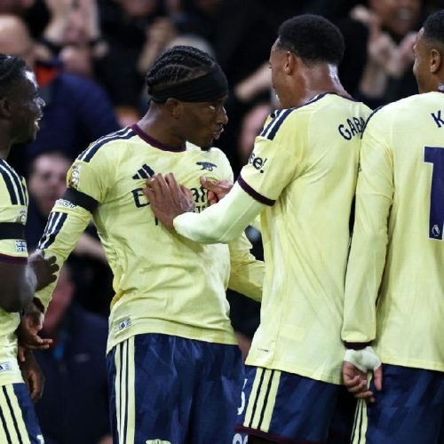Arsenal bate Nottingham Forest fora de casa e mantém perseguição ao líder