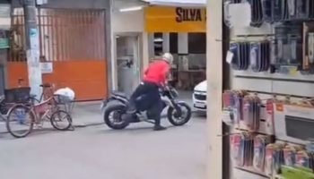 Assalto termina em prisão após criminoso perder chave de moto em Duque de Caxias