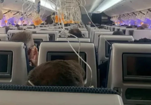 Avião da British Airways retorna a Londres após emergência e queda de altitude