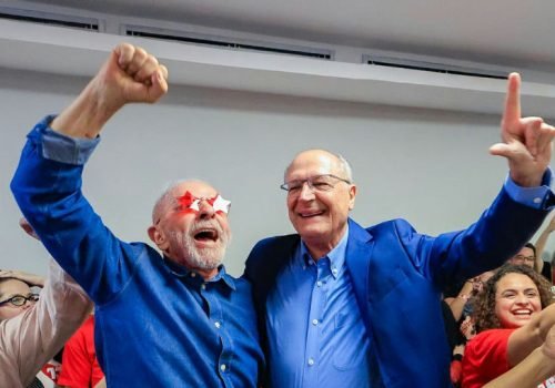 Bahia assegura ampla vantagem a Lula sobre Flávio Bolsonaro no segundo turno com quatro milhões a mais