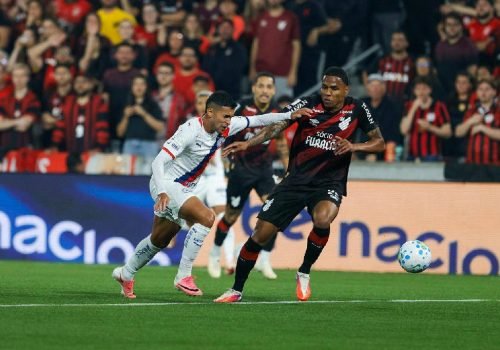 Bahia tropeça diante do Athletico e perde vaga momentânea no G4 do Brasileirão