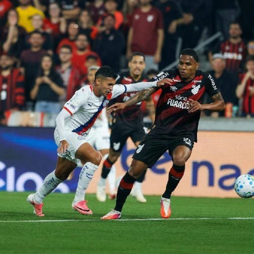 Bahia tropeça diante do Athletico e perde vaga momentânea no G4 do Brasileirão