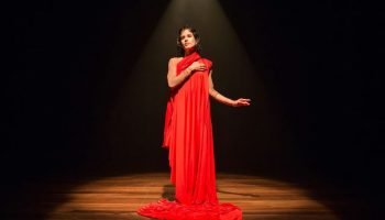 Bailarina Mirela França estreia solo inspirado no pensamento de Nêgo Bispo em Salvador