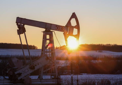 Barril de petróleo ultrapassa US$ 100 com tensão militar entre EUA e Irã no Estreito de Ormuz