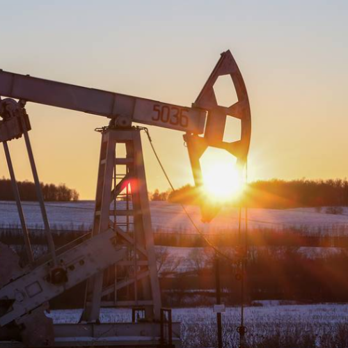 Barril de petróleo ultrapassa US$ 100 com tensão militar entre EUA e Irã no Estreito de Ormuz