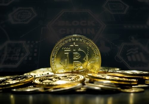 Bitcoin cai abaixo de US$ 78 mil em meio a temor de ataque bilionário