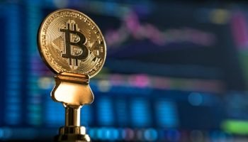 Bitcoin e ouro disparam após anúncio do Tesouro dos Estados Unidos