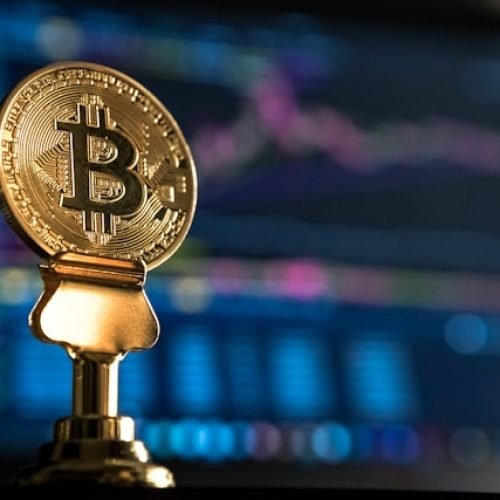 Bitcoin e ouro disparam após anúncio do Tesouro dos Estados Unidos