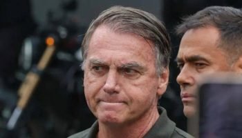 Bolsonaro solicita a Moraes permissão para aulas particulares de filha em residência