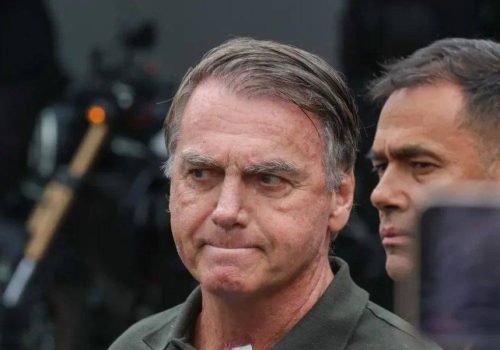 Bolsonaro solicita a Moraes permissão para aulas particulares de filha em residência