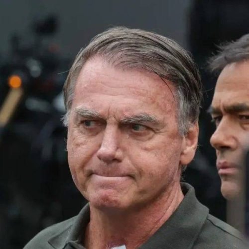 Bolsonaro solicita a Moraes permissão para aulas particulares de filha em residência