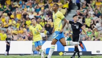 Brasil busca empate no fim contra a Austrália em amistoso de estreia