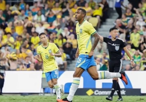 Brasil busca empate no fim contra a Austrália em amistoso de estreia