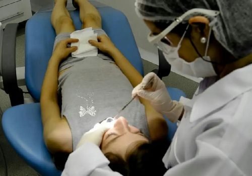 Câmara analisa proposta de piso salarial de R$ 3.624 para auxiliares da saúde