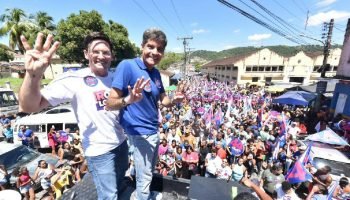 Caminhada de ACM Neto em Cachoeira mobiliza multidão no Recôncavo baiano