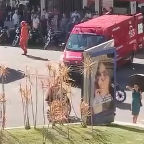 Caminhão desgovernado causa acidente e deixa motociclista ferido em Bom Jesus do Itabapoana