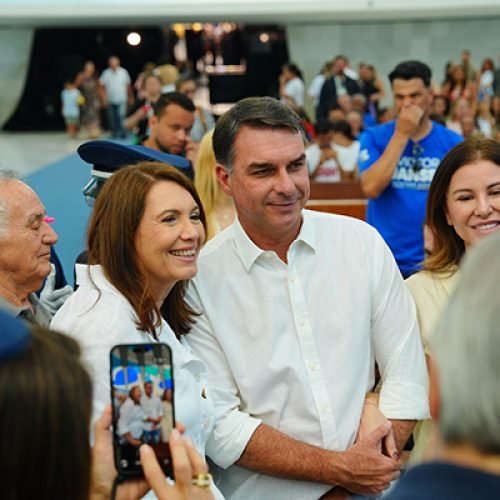 Campanha de Flávio Bolsonaro impõe incerteza sobre participação em debate da TV Globo