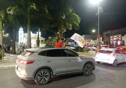 Carreata pró-Lula movimenta ruas de Conceição do Coité na reta final da campanha